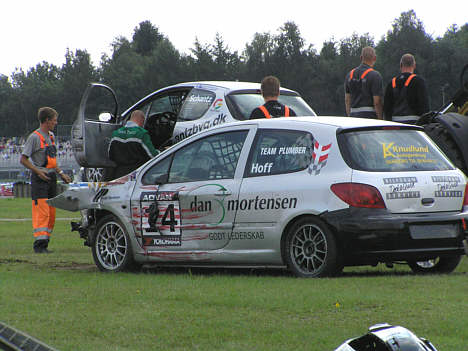 Sådan så René Hoff's Peugeot 307 racer ud efter starten på det første løb ved Grand Prix Danmark på Jyllands-Ringen.